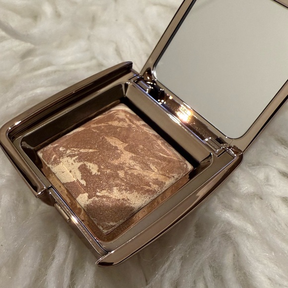 Hourglass Ambient Lighting Bronzer - Picture 3 of 4